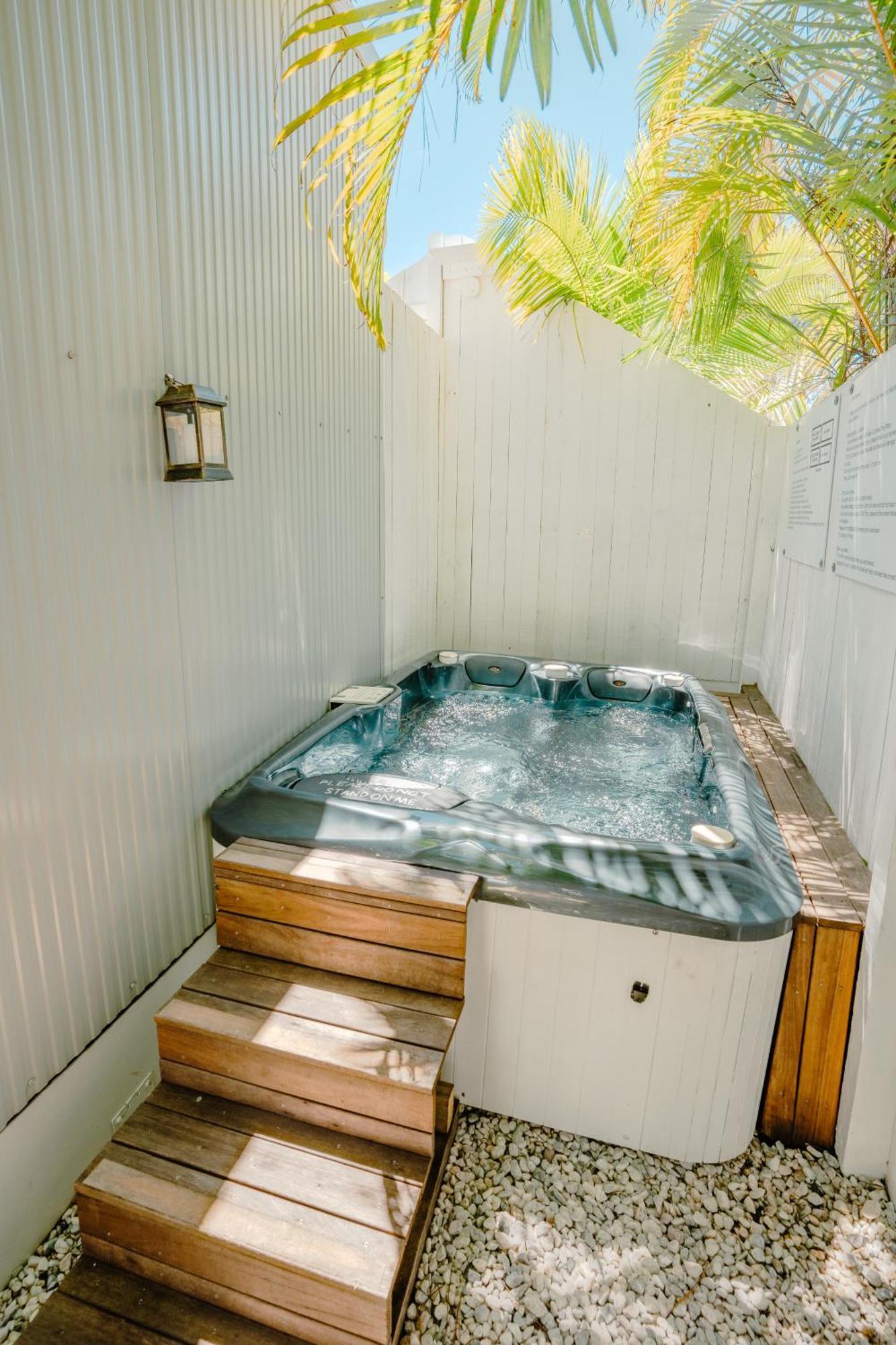 Private Outdoor Spa, Fire Pit, Cinema Room - The Cottage Coolum Beach Luaran gambar