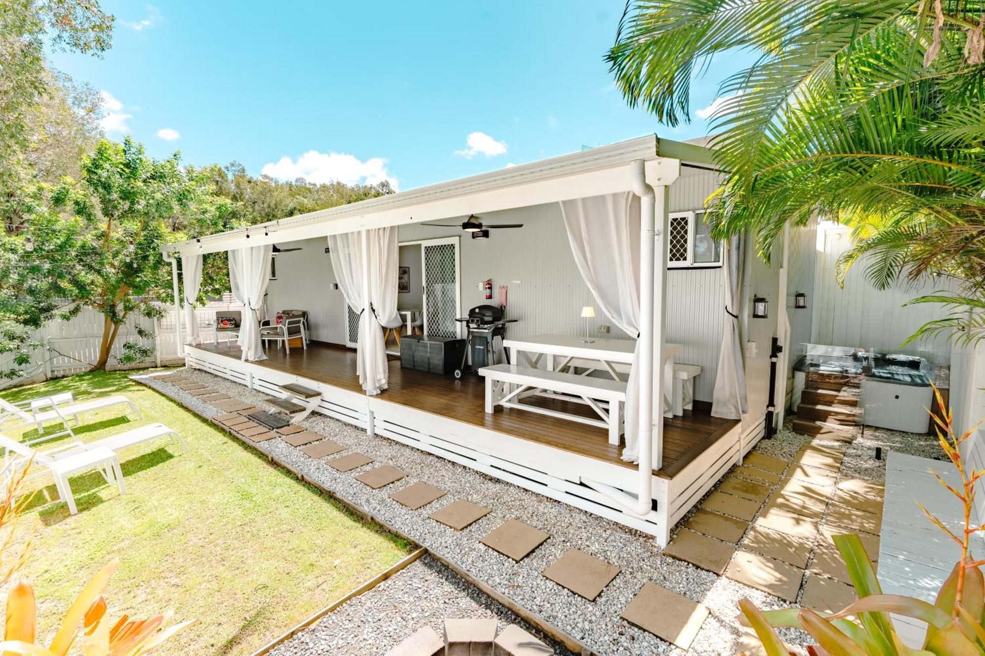 Private Outdoor Spa, Fire Pit, Cinema Room - The Cottage Coolum Beach Luaran gambar